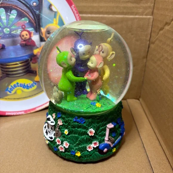 Vintage 1998 Ragdoll Productions Teletubbies Plate and Musical Snowglobe - Picture 2 of 6